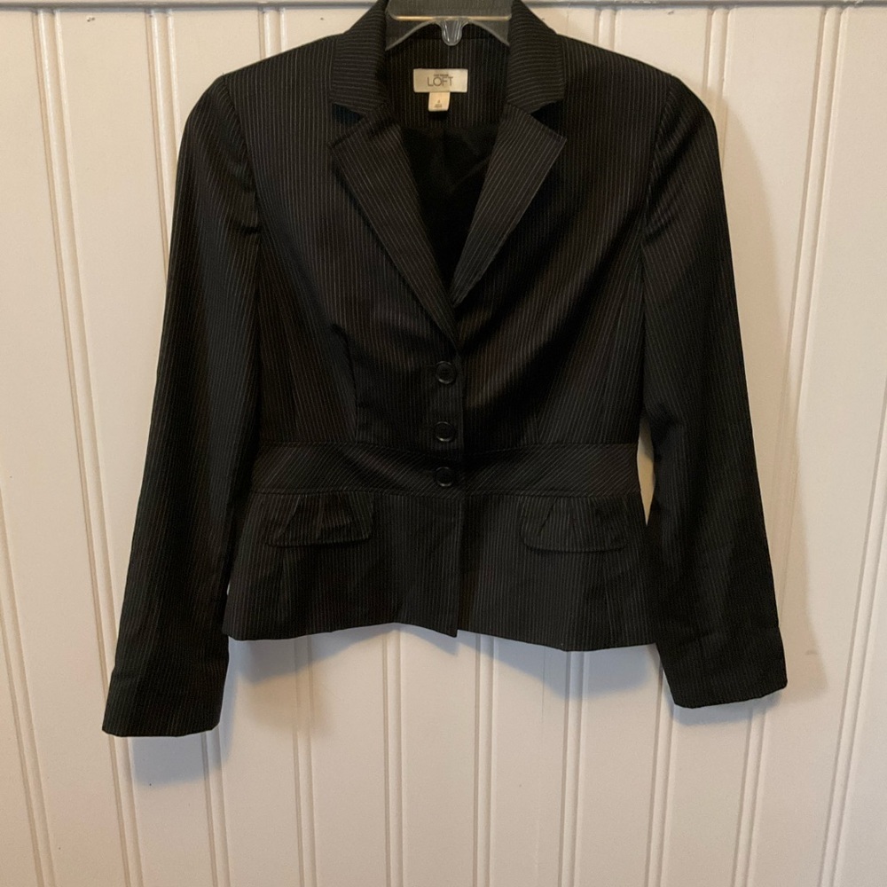 Ann Taylor Loft Pinstriped Black Blazer - Size 6 - Picture 3 of 8